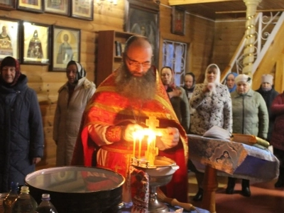 В пределы Новозыбковского благочиния, по благословению Епископа Клинцовского и Трубчевского Владимира, принесены иконы Великомученика и Целителя Пантелеимона и Великомученика и Победоносца Георгия с частицами их мощей