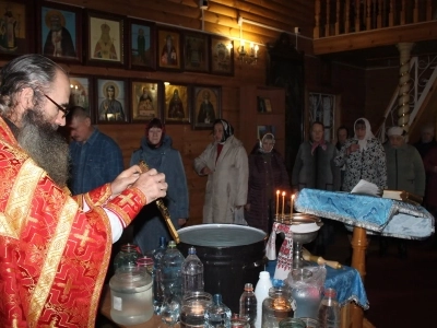 В пределы Новозыбковского благочиния, по благословению Епископа Клинцовского и Трубчевского Владимира, принесены иконы Великомученика и Целителя Пантелеимона и Великомученика и Победоносца Георгия с частицами их мощей