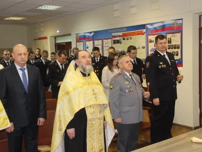 Священнослужители Новозыбковского благочиния поздравили сотрудников МО МВД России «Новозыбковский» с профессиональным праздником