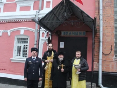 Священнослужители Новозыбковского благочиния поздравили сотрудников МО МВД России «Новозыбковский» с профессиональным праздником