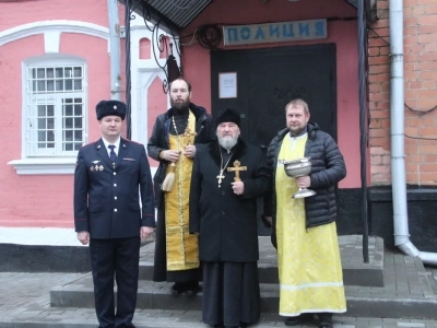 Священнослужители Новозыбковского благочиния поздравили сотрудников МО МВД России «Новозыбковский» с профессиональным праздником