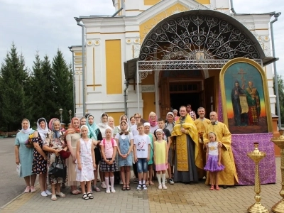 Начало нового 2022/23 учебного года в Новозыбковском благочинии ознаменовано молитвой об учащих и учащихся. Преблагий Господи, ниспосли нам благодать Духа Твоего Святаго, дарствующаго смысл и укрепляющаго душевныя наши силы, дабы, внимая преподаваемому нам учению, возросли мы Тебе, нашему Создателю, во славу, родителем же нашим на утешение, Церкви и отечеству на пользу!