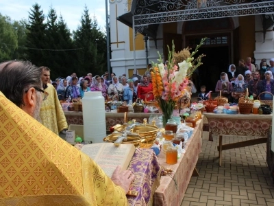 Сладкий праздник: Медовый спас в Новозыбковском благочинии