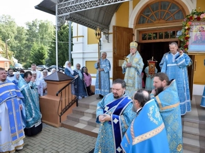 В день почитания «Почаевского» образа Божией Матери, Епископ Клинцовский и Трубчевский Владимир совершил Божественную литургию в городе Новозыбкове