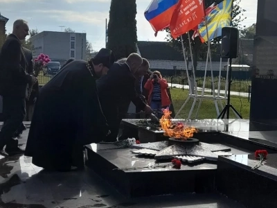 Священник принял участи в торжественном митинге, посвященном Дню посёлка Красная Гора и освобождению посёлка от немецко-фашистских захватчиков