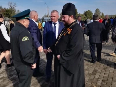 Священник принял участи в торжественном митинге, посвященном Дню посёлка Красная Гора и освобождению посёлка от немецко-фашистских захватчиков