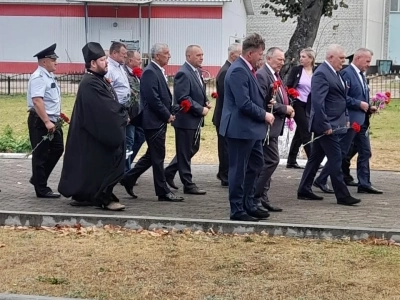 Священник принял участи в торжественном митинге, посвященном Дню посёлка Красная Гора и освобождению посёлка от немецко-фашистских захватчиков