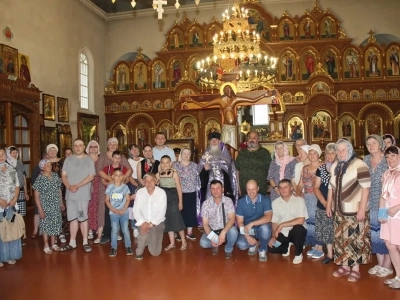 Христиане Новозыбковского благочиния Клинцовской Епархии поклонились святыне - копии Небоявленного Животворящего Креста Господня (Годеновский Крест)