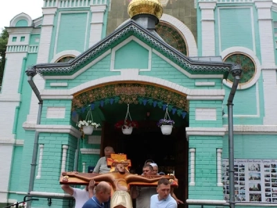 Христиане Новозыбковского благочиния Клинцовской Епархии поклонились святыне - копии Небоявленного Животворящего Креста Господня (Годеновский Крест)