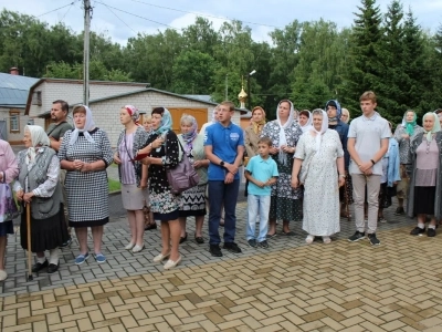 Христиане Новозыбковского благочиния Клинцовской Епархии поклонились святыне - копии Небоявленного Животворящего Креста Господня (Годеновский Крест)