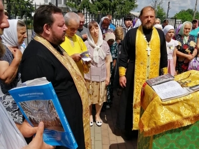 Христиане Новозыбковского благочиния Клинцовской Епархии поклонились святыне - копии Небоявленного Животворящего Креста Господня (Годеновский Крест)