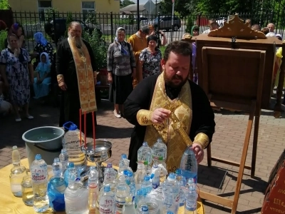 Христиане Новозыбковского благочиния Клинцовской Епархии поклонились святыне - копии Небоявленного Животворящего Креста Господня (Годеновский Крест)