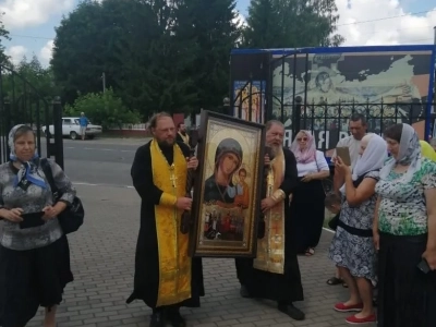 Христиане Новозыбковского благочиния Клинцовской Епархии поклонились святыне - копии Небоявленного Животворящего Креста Господня (Годеновский Крест)