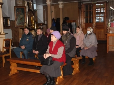 Спасателей Новозыбковского городского округа с профессиональным праздником поздравили священнослужители города Новозыбкова и прихожане храмов