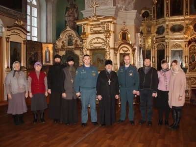 Спасателей Новозыбковского городского округа с профессиональным праздником поздравили священнослужители города Новозыбкова и прихожане храмов