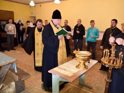 Трезвым путем за Христом! Архипастырским попечением правящего Архиерея, на территории Новозыбковского благочиния открыт епархиальный центр для реабилитации алко- и наркозависимых «Здоровая Русь».