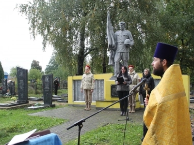 В день освобождения Новозыбковской земли от немецко-фашистских захватчиков совершена молитва о упокоении павших воинов-освободителей