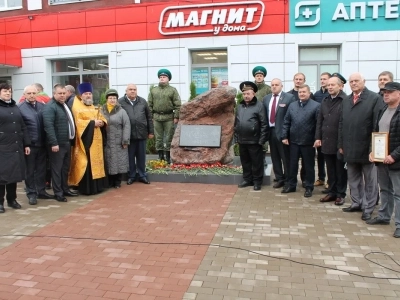 В Новозыбкове в День города увековечили память участников боевых действий. Новосооруженный памятный знак освятил Благочинный Новозыбковского церковного округа