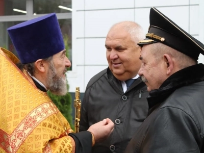 В Новозыбкове в День города увековечили память участников боевых действий. Новосооруженный памятный знак освятил Благочинный Новозыбковского церковного округа