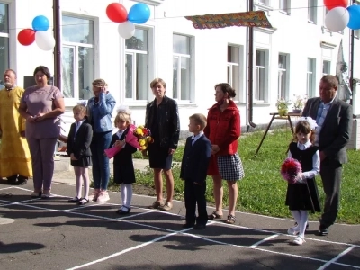 В День знаний священнослужители Новозыбковского благочиния напутствовали учащих и учащихся к познанию Истины