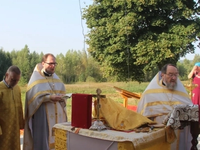 Молитва о возрождении святыни. На месте разрушенного храма селе Новое Место Новозыбковского благочиния вновь совершена Божественная литургия