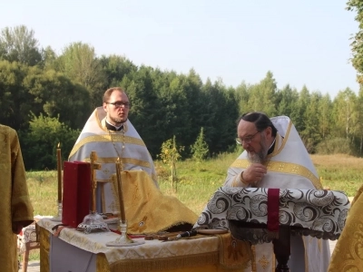 Молитва о возрождении святыни. На месте разрушенного храма селе Новое Место Новозыбковского благочиния вновь совершена Божественная литургия