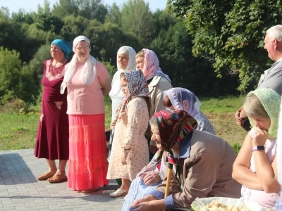 Молитва о возрождении святыни. На месте разрушенного храма селе Новое Место Новозыбковского благочиния вновь совершена Божественная литургия