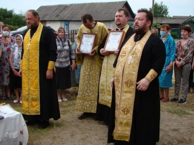 В деревне Любовшо Красногорского района Новозыбковского благочиния освящена новосооруженная часовня во Имя Святой Троицы