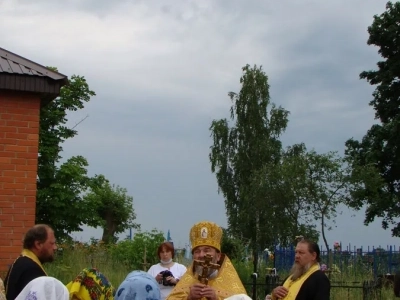 В деревне Любовшо Красногорского района Новозыбковского благочиния освящена новосооруженная часовня во Имя Святой Троицы