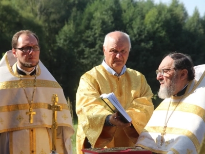 Молитва о возрождении святыни. На месте разрушенного храма селе Новое Место Новозыбковского благочиния вновь совершена Божественная литургия