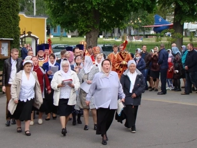 В Неделю 4-ю по Пасхе, о расслабленом, Епископ Клинцовский и Трубчевский Владимир совершил Литургию в городе Новозыбкове