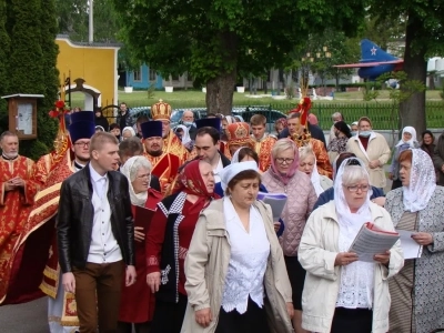 В Неделю 4-ю по Пасхе, о расслабленом, Епископ Клинцовский и Трубчевский Владимир совершил Литургию в городе Новозыбкове