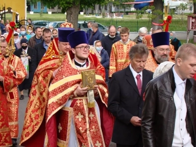 В Неделю 4-ю по Пасхе, о расслабленом, Епископ Клинцовский и Трубчевский Владимир совершил Литургию в городе Новозыбкове