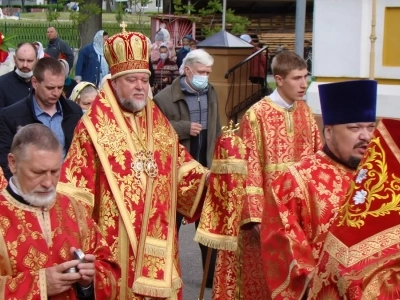 В Неделю 4-ю по Пасхе, о расслабленом, Епископ Клинцовский и Трубчевский Владимир совершил Литургию в городе Новозыбкове