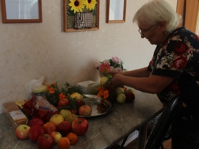 Новозыбковское благочиние: В День празднования Преображения Господня, священник посетил постояльцев АНО «Центр помощи пожилым людям и инвалидам «Мы вместе» города Новозыбкова