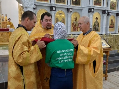 Православная молодежь Новозыбковского благочиния и волонтерский отряд «От сердце к сердцу» Новозыбковского профессионально-педагогического колледжа молились за Архиерейским богослужением в Кафедральном Богоявленском соборе Клинцовской Епархии