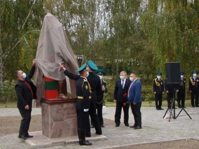 Благочинный Новозыбковского церковного округа принял участие в открытии памятника «Пограничникам всех поколений», установленного в городе Новозыбкове