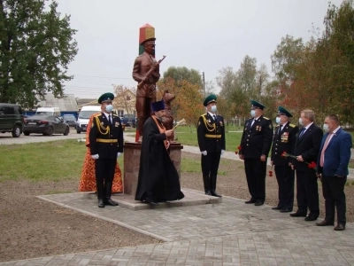 Благочинный Новозыбковского церковного округа принял участие в открытии памятника «Пограничникам всех поколений», установленного в городе Новозыбкове