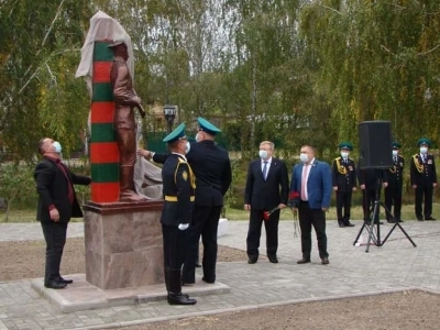 Благочинный Новозыбковского церковного округа принял участие в открытии памятника «Пограничникам всех поколений», установленного в городе Новозыбкове