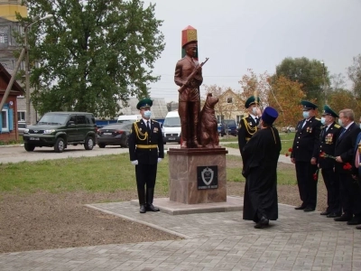 Благочинный Новозыбковского церковного округа принял участие в открытии памятника «Пограничникам всех поколений», установленного в городе Новозыбкове