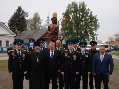 Благочинный Новозыбковского церковного округа принял участие в открытии памятника «Пограничникам всех поколений», установленного в городе Новозыбкове