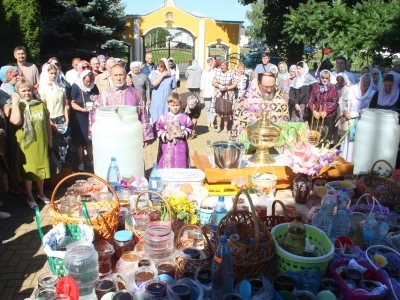 Сладкий праздник: Медовый спас в Новозыбковском благочинии