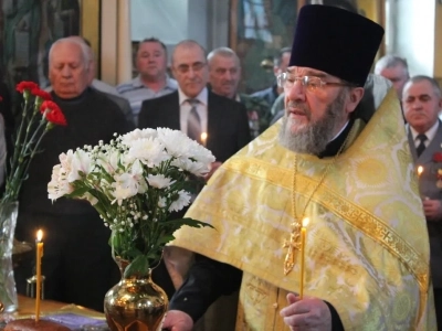 Еще молимся о упокоении воинов, жизнь свою на поле брани положивших ! В день Сретения Господня, а также в день 31-й годовщины вывода советских войск из Афганистана, в соборном храме Новозыбковского благочиния совершена панихида о всех воинах, погибших в локальных вооруженных конфликтах